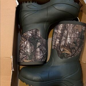 Realtree Men's Green Camouflage Rubber Hunting Boots